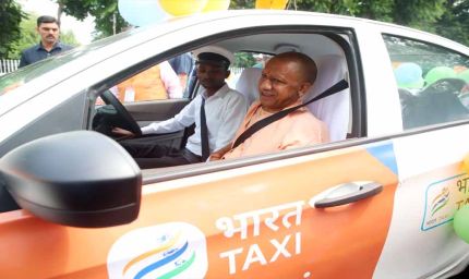 मुख्यमंत्री ने भारत टैक्सी के पांच सारथियों को किया सम्मानित, कृषक समृद्धि योजना के लाभार्थियों को प्रदान किया चेक