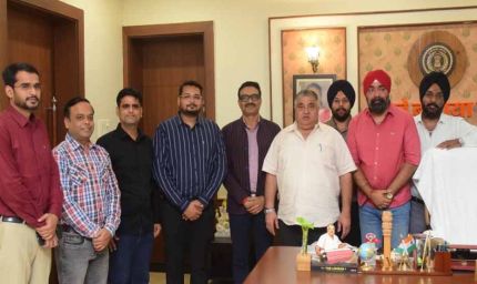 छत्तीसगढ़ ट्रेवल एंड टूरिज्म एसोसिएशन के प्रतिनिधिमंडल ने पर्यटन मंत्री राजेश अग्रवाल से की सौजन्य भेंट, विश्व पर्यटन दिवस समारोह के लिए किया आमंत्रित