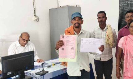 रजिस्ट्री हुई और नामांतरण भी, किसान चंद्रशेखर को नहीं लगाने पड़े दफ्तर के चक्कर