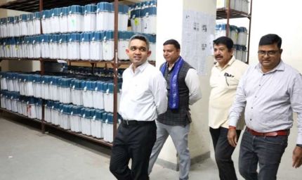 भोपाल में राजनीतिक दलों की मौजूदगी में खुला EVM गोदाम, कलेक्टर प्रियंक मिश्रा ने जांची सुरक्षा व्यवस्था