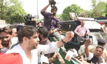 पंजाब कांग्रेस प्रदर्शन पर वॉटर कैनन, राजा वड़िंग हिरासत में