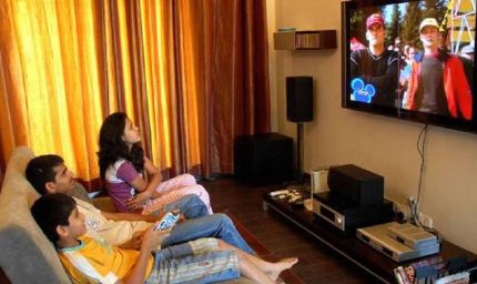 FREE में TV देखना पड़ेगा महंगा? TRAI ला सकता है नया नियम, Smart TV यूजर्स को लग सकता है झटका