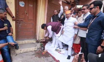 CM मोहन यादव ने पैतृक मकान में चलाई गेती, सिंहस्थ 2028 के मेगा प्लान का आगाज