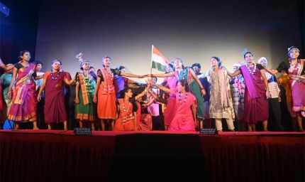 नारायणपुर जिला प्रशासन की पहल से पुनर्वासित युवाओं को NSD नई दिल्ली के विशेषज्ञों से मिला 30 दिवसीय नाट्य प्रशिक्षण