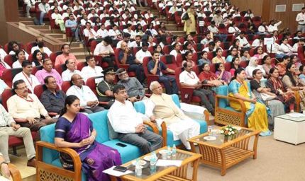 ‘मन की बात’ से प्रेरणा लेकर आयुर्वेद को जनकल्याण से जोड़ें : राज्यपाल  पटेल