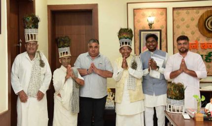 रामनामी समुदाय के प्रतिनिधियों ने पर्यटन एवं संस्कृति मंत्री  राजेश अग्रवाल से की भेंट