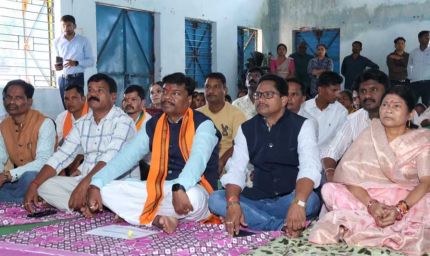 कुंगारपाल में वन मंत्री श्री केदार कश्यप की मौजूदगी में ग्रामीणों ने सुना 'मन की बात' का 138 वां संस्करण