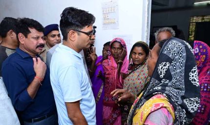 बाढ़ की मुश्किल घड़ी में अपनों के बीच पहुंचे वित्त मंत्री ओ.पी. चौधरी