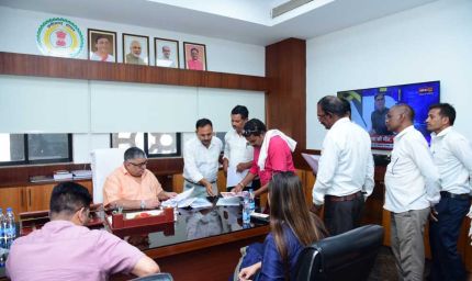 पर्यटन एवं संस्कृति मंत्री  राजेश अग्रवाल ने मंत्रालय स्थित कार्यालय में आगंतुकों से की मुलाकात