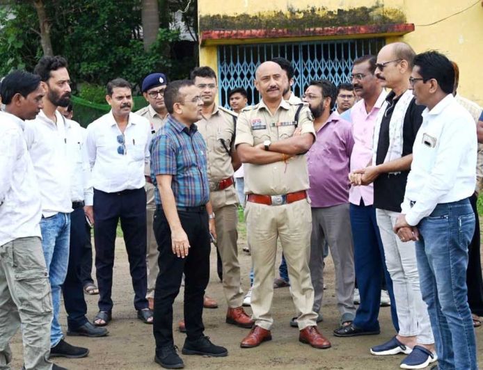 कलेक्टर-पुलिस अधीक्षक ने आगामी पर्वों की तैयारियों का लिया जायजा