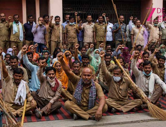 हरियाणा में सफाईकर्मियों का उग्र प्रदर्शन, ठेकेदार से हाथापाई; सरकारी जीप के शीशे तोड़े