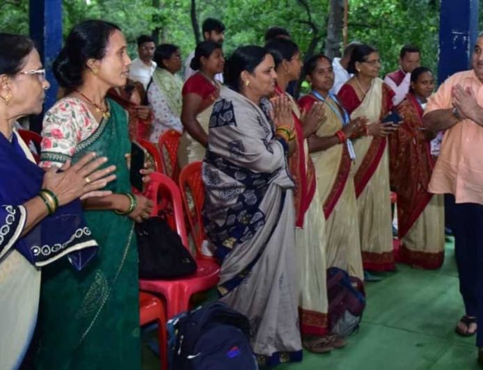 रामगढ़ में मितानिन बहनों से पर्यटन एवं संस्कृति मंत्री ने किया आत्मीय संवाद, समस्याओं और आवश्यकताओं की ली जानकारी