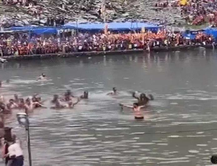 मणिमहेश डल झील में शाही स्नान के लिए उमड़ा आस्था का सैलाब, पंजाब-चंडीगढ़ से पहुंचे श्रद्धालु