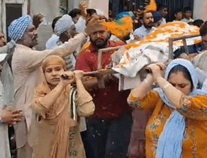 लुधियाना में बहुओं ने सास की अर्थी को दिया कंधा, मौत के बाद आंखें और शरीर भी किया दान
