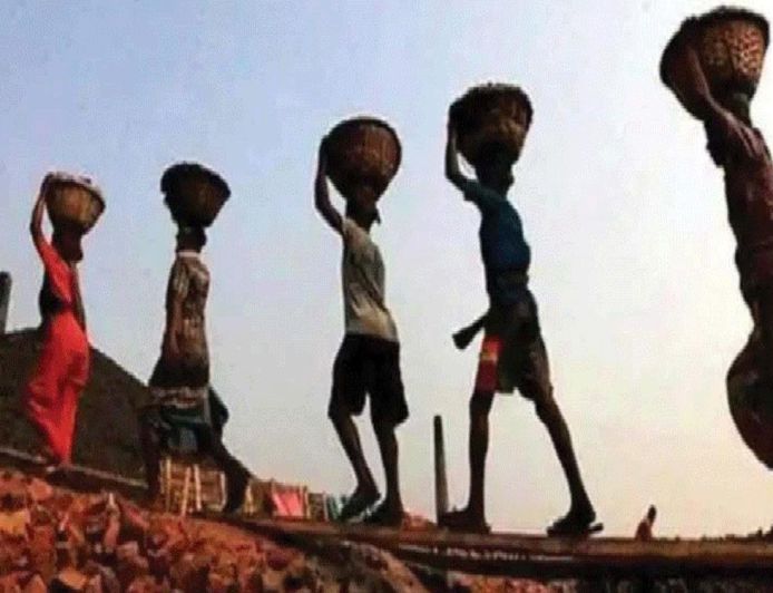झारखंड में श्रमिकों को राहत, एक दिन की मजदूरी के लिए घटाई गई कार्य-मात्रा