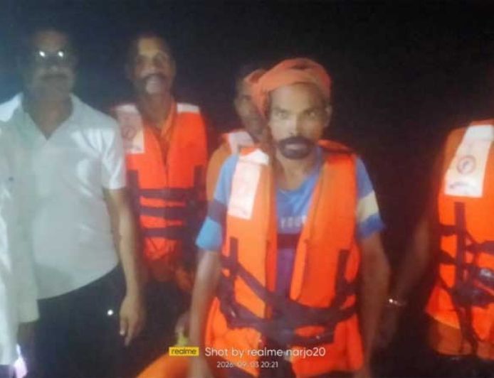 उफनती नदी में चट्टान पर फंसे ग्रामीण का डीडीआरएफ टीम ने किया सुरक्षित रेस्क्यू सूरजपुर में बड़ा हादसा टला