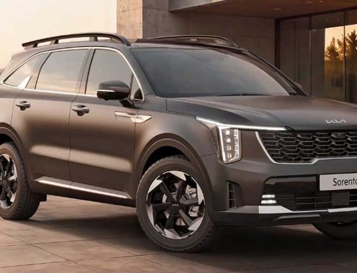 Kia Sorento भारत में लॉन्च, ₹27.99 लाख से शुरू कीमत; दमदार हाइब्रिड इंजन के साथ उतरी SUV