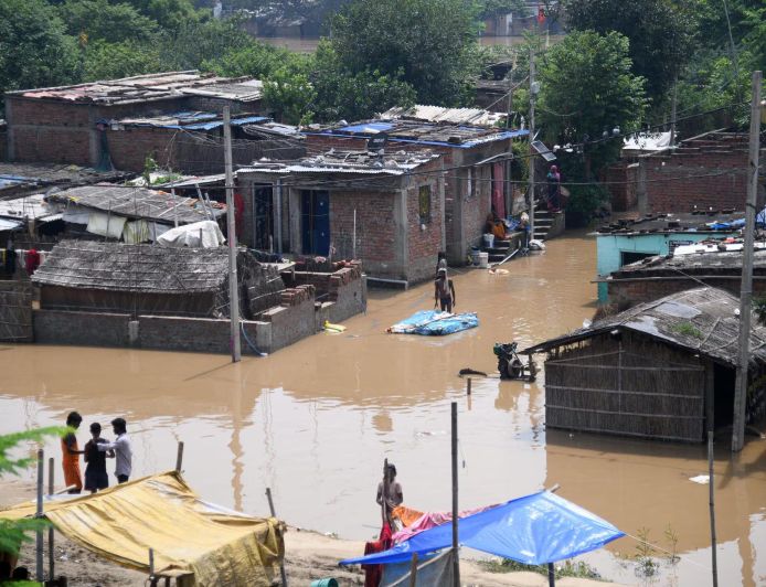 हार में बाढ़ का कहर: 13 जिलों में 28 लाख आबादी प्रभावित, गंगा समेत कई नदियां उफान पर