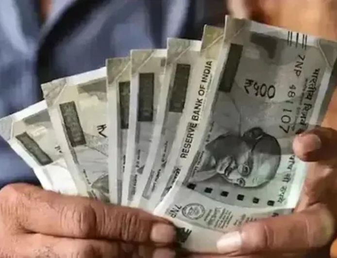 UP में आउटसोर्स कर्मचारियों को बड़ी राहत: मौजूदा वेतन नहीं घटेगा, न्यूनतम पारिश्रमिक भी तय