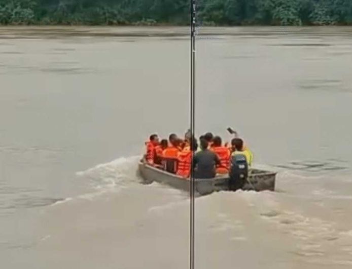 जबलपुर के गौरीघाट में होमगार्ड्स की मोटरबोट डूबी, इंजन खराब होने से नाव में भरा पानी
