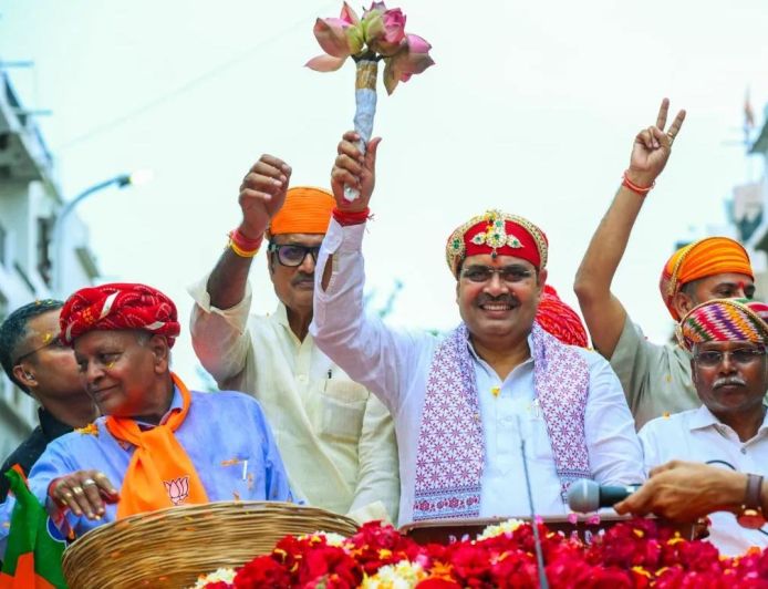 उदयपुर नगर निगम चुनाव का बिगुल, CM भजनलाल शर्मा ने किया रोड शो; BJP का 60+ सीटों का लक्ष्य