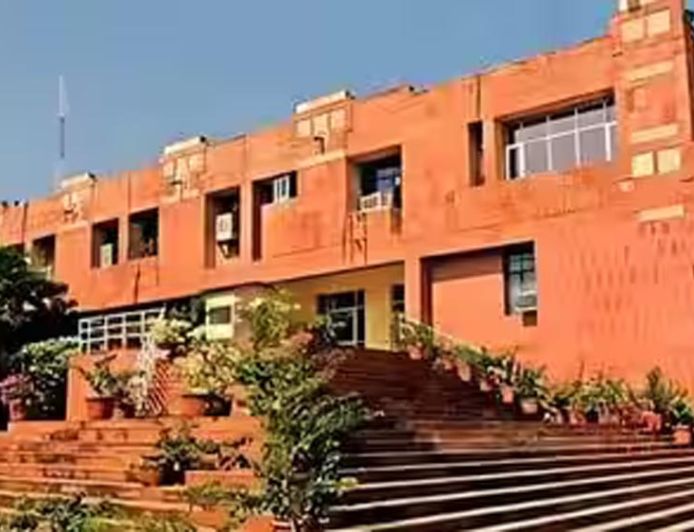जेएनयू के प्रोफेसर पर दस से अधिक छात्राओं ने यौन उत्पीड़न का गंभीर आरोप लगाया है