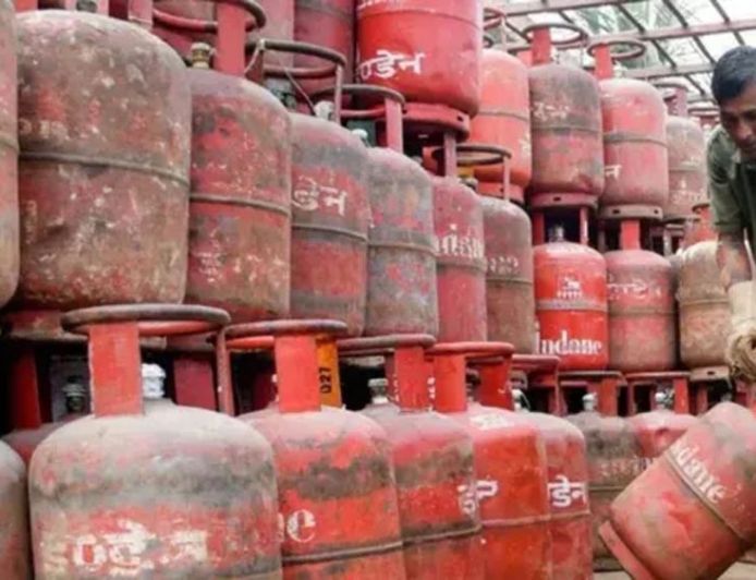 LPG Booking: गांवों में अब 45 दिन नहीं करना होगा इंतजार, 25 दिन बाद बुक होगा अगला सिलेंडर