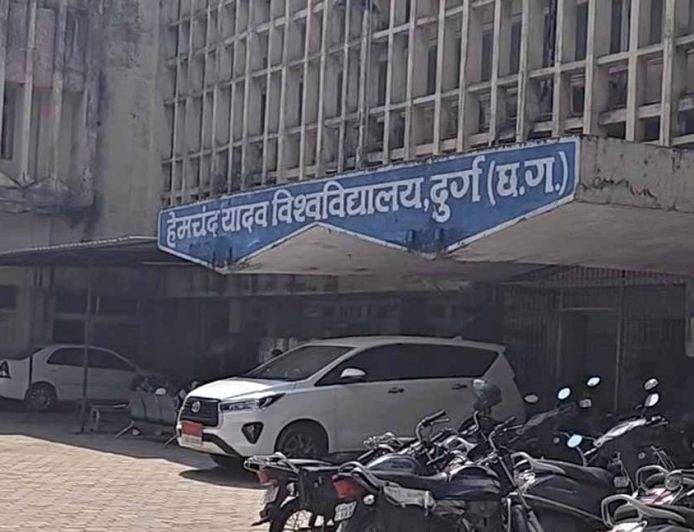 हेमचंद यादव विवि कुलपति के खिलाफ जांच तेज, उच्चस्तरीय समिति पहुंची विश्वविद्यालय