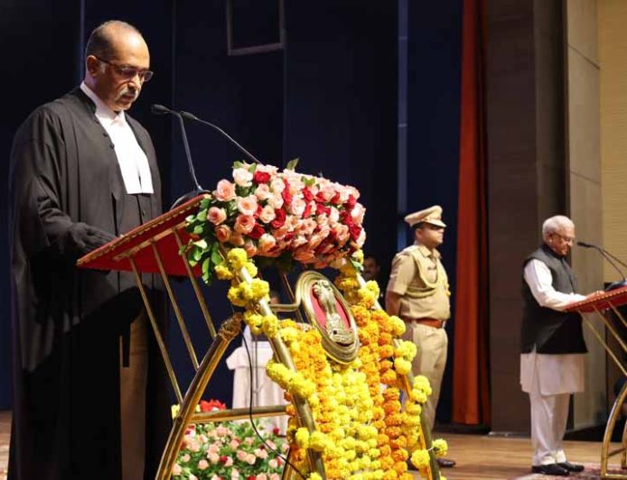 मध्यप्रदेश हाईकोर्ट को मिला नया चीफ जस्टिस, राज्यपाल पटेल ने न्यायमूर्ति कोगजे को दिलाई शपथ