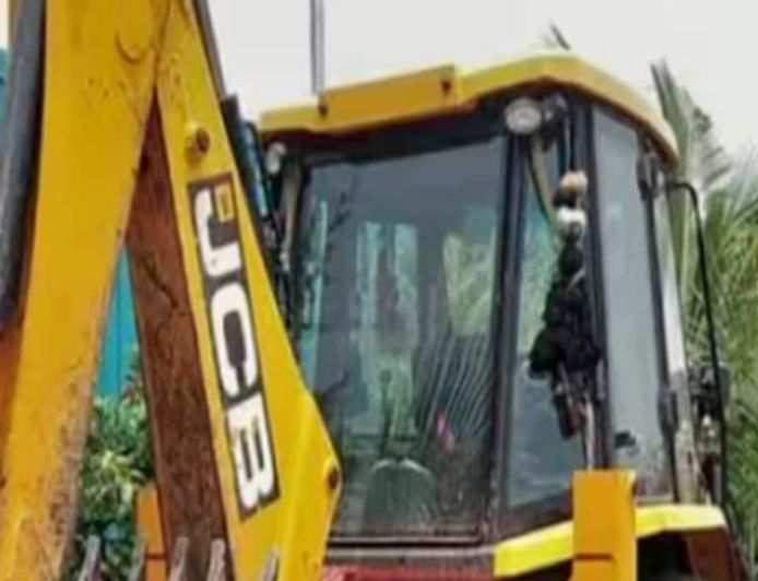 लखनऊ में 160 जर्जर इमारतों पर चलेगा बुलडोजर, सेफ्टी ऑडिट के बाद होगा फैसला