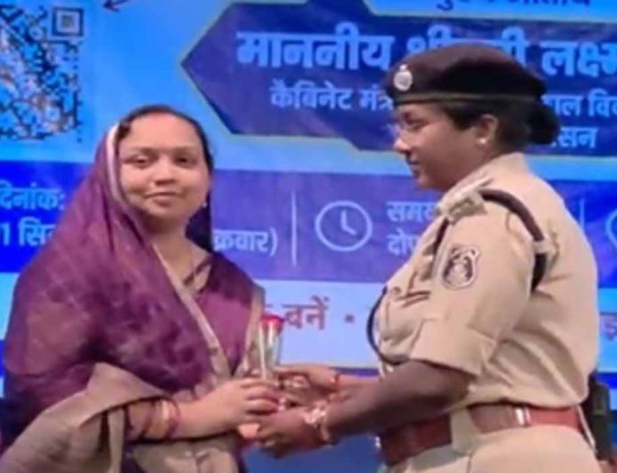 खैरागढ़ में मंत्री लक्ष्मी राजवाड़े की पहल, 2 हजार लोगों ने लिया साइबर सुरक्षा का संकल्प