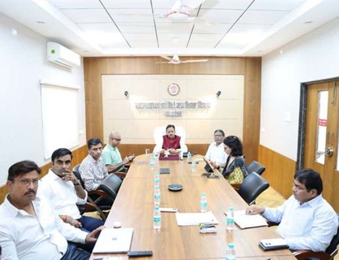 पूरे क्षेत्र को स्वास्थ्य सेवाओं से कवर करें, शत-प्रतिशत टीकाकरण एवं गर्भवती महिलाओं का समय पर पंजीयन एवं एएनसी जांच सुनिश्चित हो: उप मुख्यमंत्री  शुक्ल
