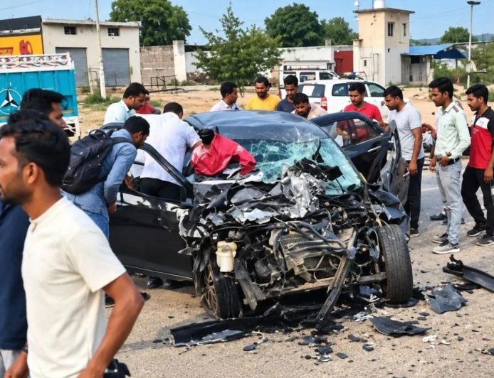 राजस्थान में भीषण सड़क हादसा, डंपर-कार की टक्कर में पति-पत्नी और बेटी समेत 4 की मौत