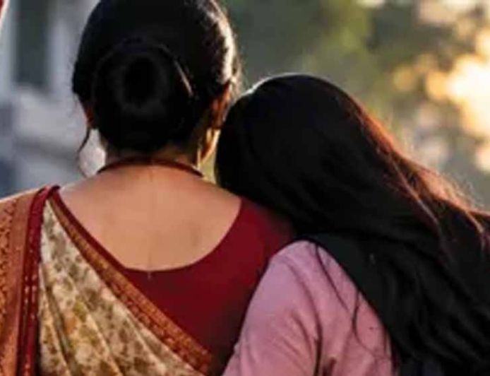तीन बच्चों की मां को युवती से हुआ प्यार, दोनों घर से भागीं; कानपुर में मचा हड़कंप