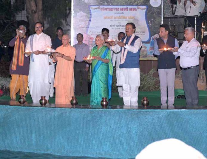 प्रेरणा स्थल पर जले आशीर्वाद के दीये, सीएम योगी ने शुरू किया सेवा संकल्प अभियान
