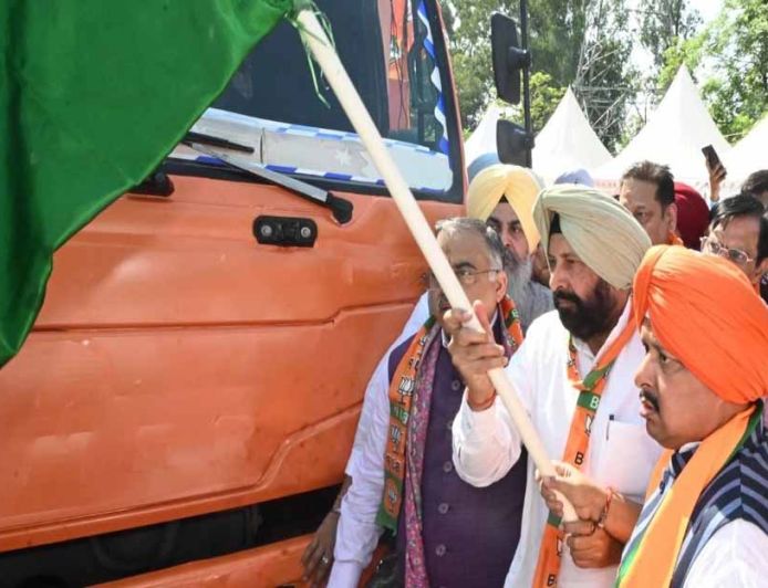 बीजेपी की ‘नशा मुक्त पंजाब यात्रा’ पर बवाल, फतेहगढ़ साहिब में फाड़े गए पोस्टर
