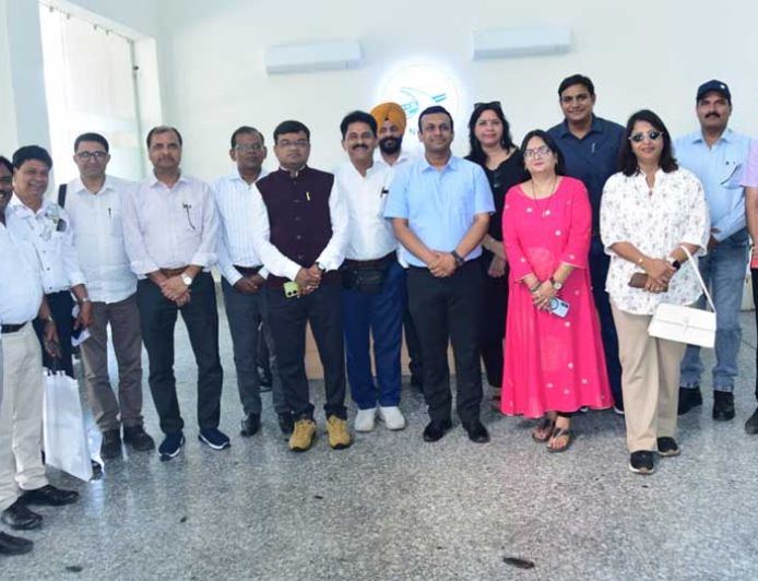 ₹37 हजार करोड़ से बदल रही जम्मू-कश्मीर की कनेक्टिविटी की तस्वीर, 38 हाईवे परियोजनाओं की प्रगति से रूबरू हुआ पत्रकार दल