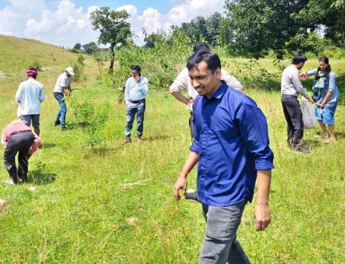 सेवा संकल्प अभियान: जोगी डोंगरी जलाशय में स्वच्छता अभियान से दिया जल संरक्षण का संदेश