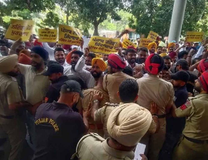 मोहाली GAMADA ऑफिस में घुसे AAP कार्यकर्ता, ED कार्रवाई का विरोध