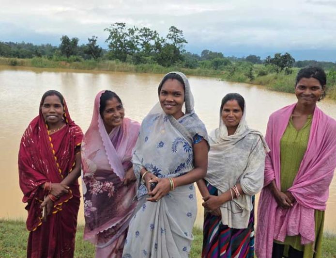 सेवा की कहानी: अमृत सरोवर बना महिलाओं की आजीविका का आधार, मछली पालन से आत्मनिर्भरता की ओर बढ़े कदम