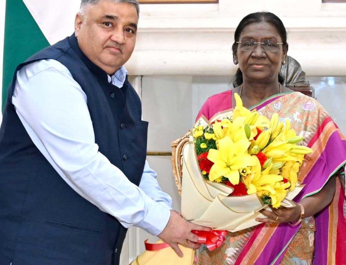 मुख्यमंत्री  विष्णु देव साय के निमंत्रण पर राष्ट्रपति ने स्वीकार किया बस्तर दशहरा के मुरिया दरबार में शामिल होने का आमंत्रण