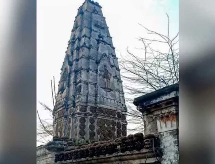 मदरसे के लिए मंदिर की जमीन पर कब्जे का आरोप, पाकिस्तान में 125 साल पुराना हिंदू मंदिर ढहाया