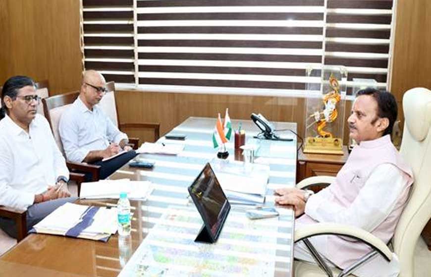ड्यूटी पर तैनात चिकित्सक निर्धारित समय पर उपस्थित रहें: उप मुख्यमंत्री शुक्ल
