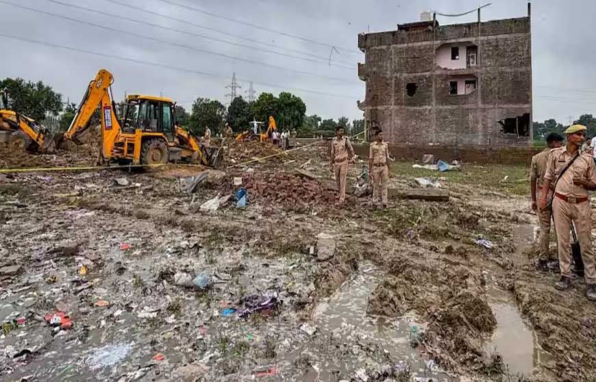 कौशांबी पटाखा फैक्ट्री ब्लास्ट में मौतों का आंकड़ा 15 पहुंचा, 9 पुलिसकर्मी सस्पेंड