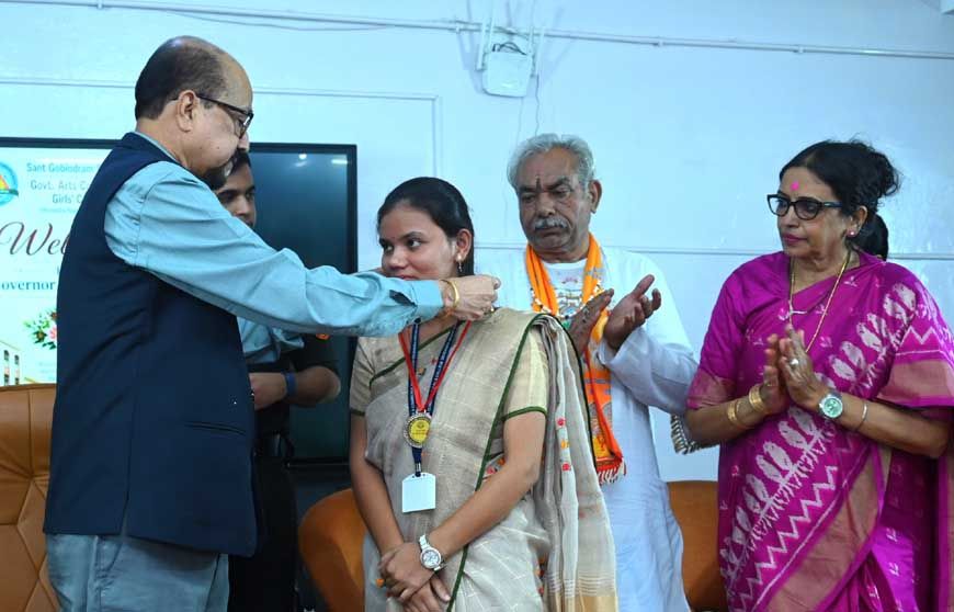 वर्तमान पर फोकस करें, निरंतर सीखते रहें और समाज के लिए योगदान दें-डेका