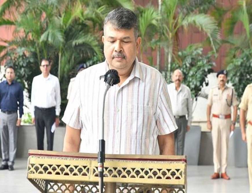 पुलिस मुख्‍यालय में हुआ राष्ट्रगान एवं राष्ट्रगीत का सामूहिक गायन
