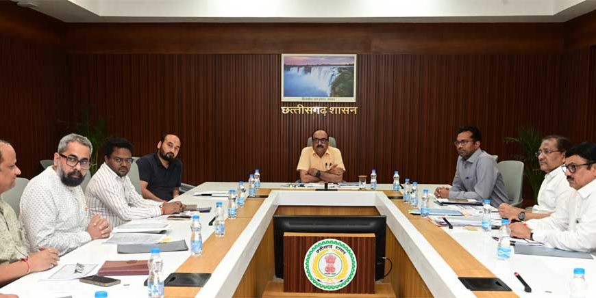 ग्रामोद्योग विभाग के अधिकारियों ने तकनीकी वस्त्र मिशन के संबंध में दिया प्रस्तुतिकरण