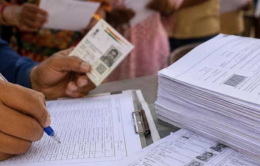 Maharashtra SIR Draft List से 2 करोड़ से ज्यादा नाम बाहर, जानें कैसे दोबारा पा सकते हैं वोट का अधिकार