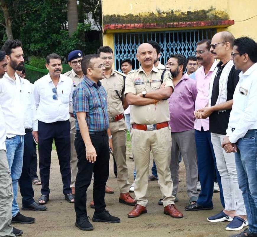 कलेक्टर-पुलिस अधीक्षक ने आगामी पर्वों की तैयारियों का लिया जायजा