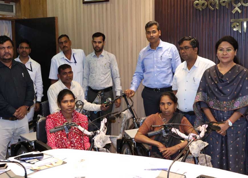 तीन दिव्यांगजनों की राह हुई आसान, मिली ट्राईसिकल बोले 'धन्यवाद विष्णु भैया'